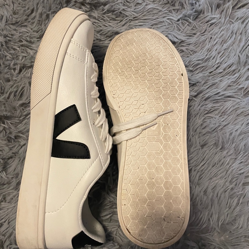 White veja sneakers light wear actual size feel 11.5
